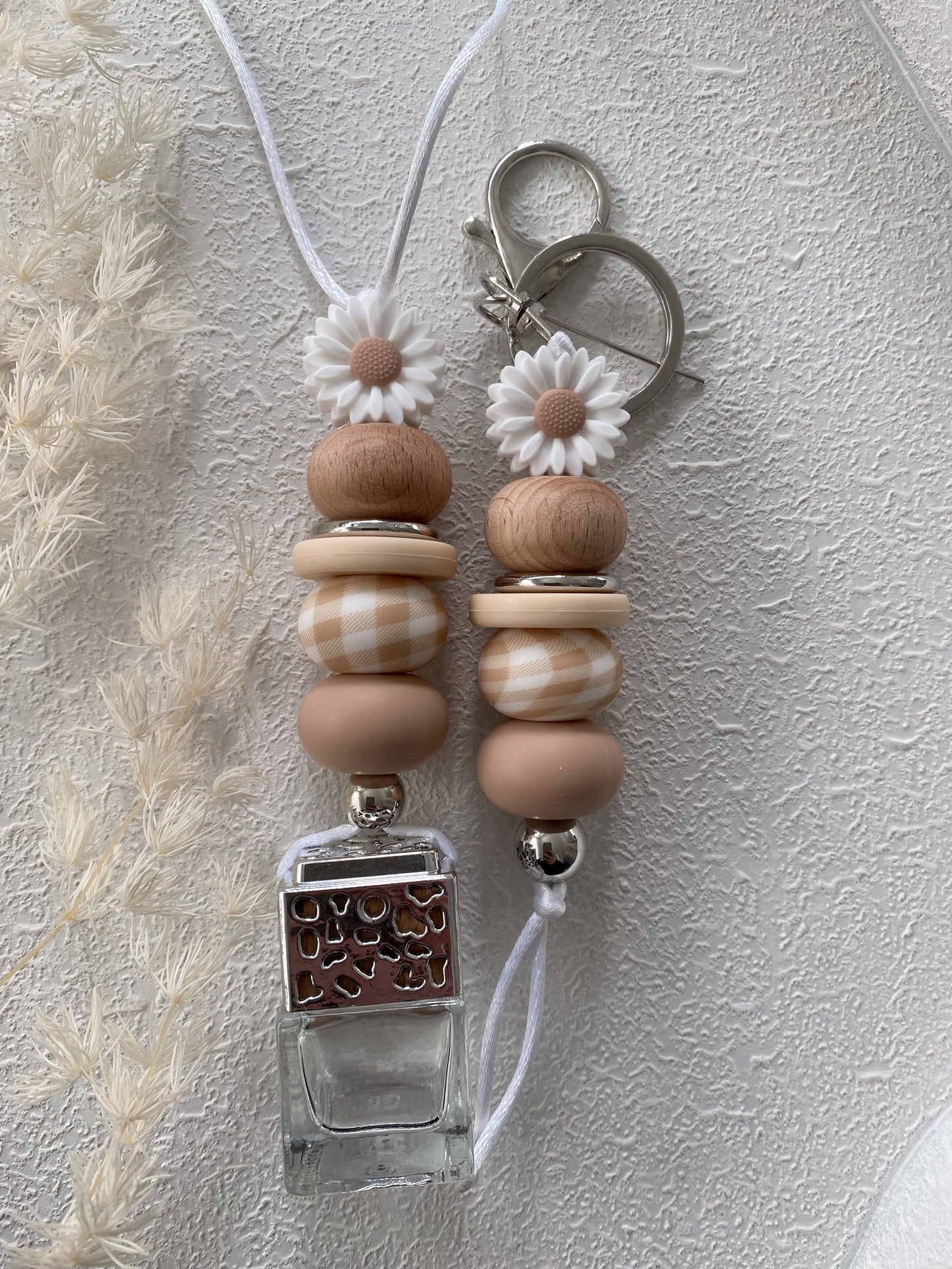 Beige Daisy Diffuser/Keychain